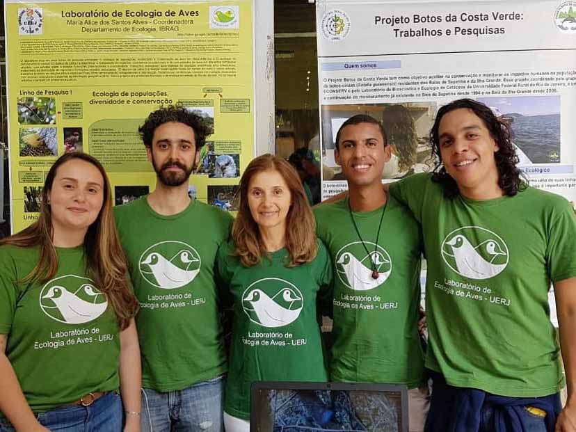 Profa. Maria Alice Alves e equipe do Laboratório de Ecologia de Aves (Decol/IBRAG).