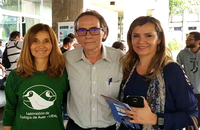 À esquerda, Profa. Maria Alice, em entrevista à TV UERJ. À direita, com o Prof. Jorge Carvalho, Diretor do IBRAG e a Profa. Norma Albarello, Vice-diretora.