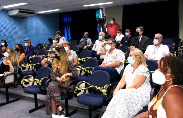 Visão parcial do público presente no auditório da Reitoria, com as limitações de ocupação em função dos protocolos da pandemia.