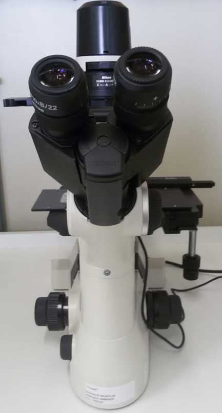 Microscópio invertido