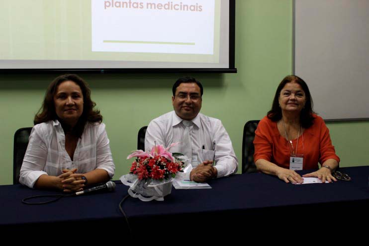 Mesa “Bioprospecção e farmacologia de plantas medicinais”  - Professores Lídia M. F. Amorim (UFF), Enrique Erasmo Montiel Eulefi (UFRO) e Marsen Garcia Pinto Coelho (UERJ).