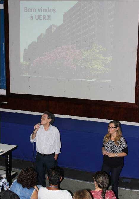 Os Professores Jorge Carvalho (Diretor do IBRAG) e Norma Albarello (Vice-diretora do IBRAG) dão as boas vindas aos calouros de 2017/2 e 2018/1.