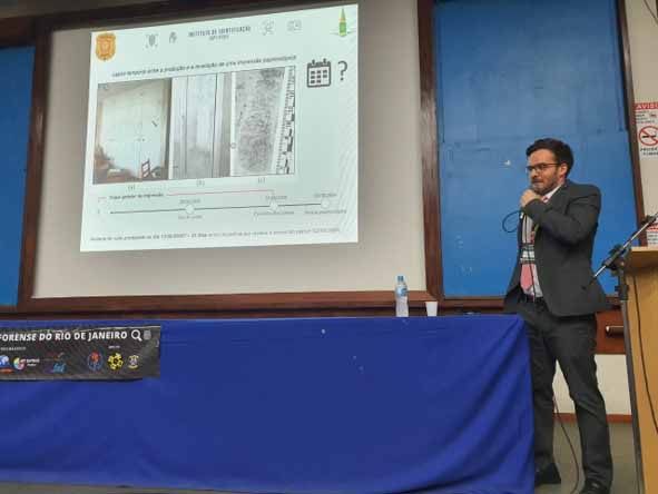 <b>Dr. Rodrigo M. Barros</b> (PCDF)  <br />Palestras: Apresentação do caso da 113 Sul / Investigação da composição química de vestígios de impressões digitais: novas perspectivas em Papiloscopia Forense.