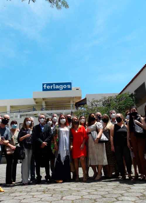 Grupo da UERJ na visita à FERLAGOS. Pátio localizado na entrada
