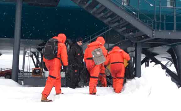 A chegada dos pesquisadores do IBRAG e a nova Estação Antártica Comandante Ferraz. 