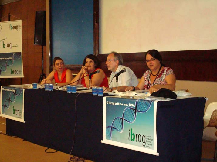 Mesa de Abertura com a presença das sub-reitoras Profa. Dra. Lená Medeiros (SR1) e Profa. Dra. Monica Heibron (SR2)  