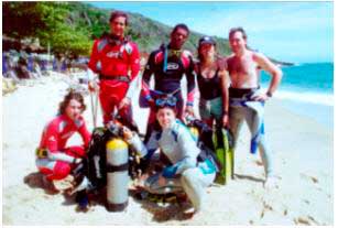 Foto da equipe do Projeto Ecorais na primeira expedição em Búzios.