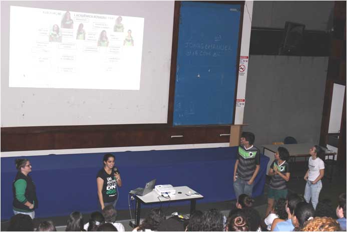 Apresentação da Atlética de Biologia Rosalind Franklin pela sua presidente, Cecília Azevedo de Souza.