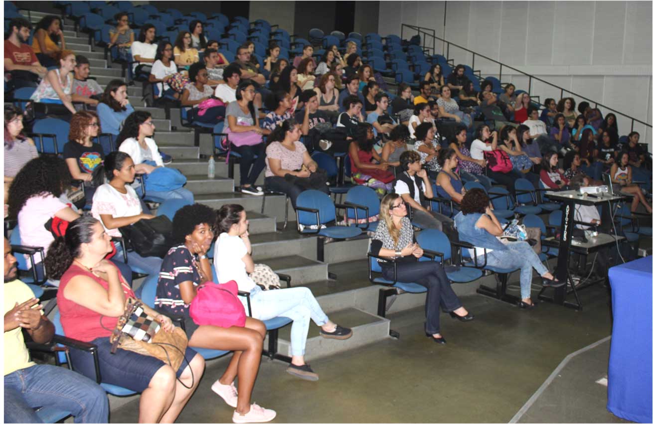 <center>Visão parcial do auditório na abertura do evento.</center> Visão parcial do auditório na abertura do evento.