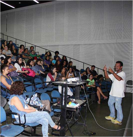 Professor Marcelo Lima, Coordenador de Graduação do IBRAG, informa sobre a estrutura universitária e o currículo de Ciências Biológicas.